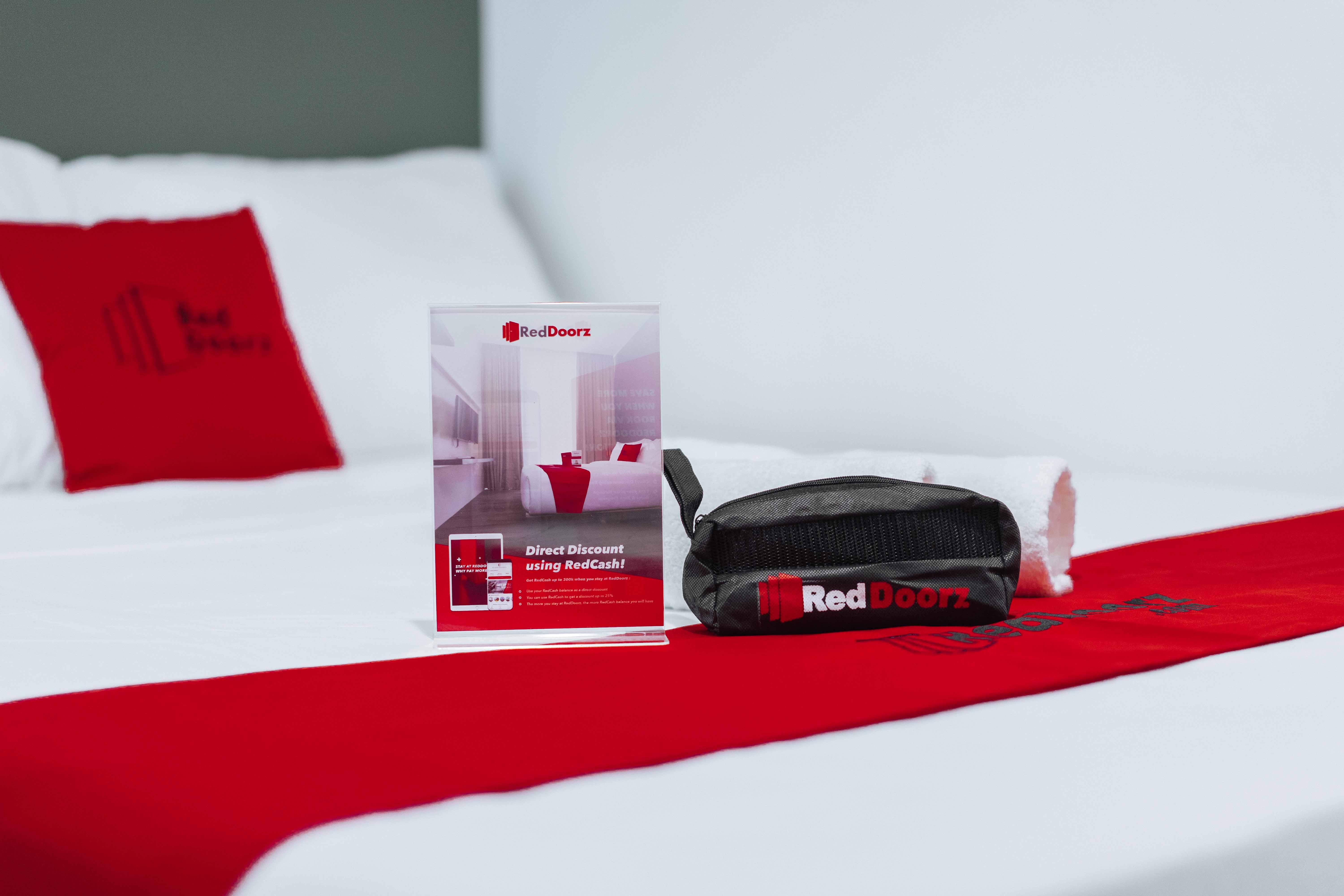 Reddoorz Plus @ Roxas Street Davao Exterior photo